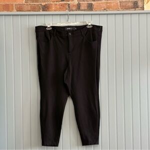 Studio by torrid Solid Black Pants Size 24 Short